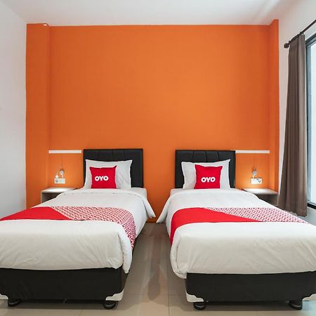 Hotel Oyo Flagship 1575 Urban 18 Surabaja Zewnętrze zdjęcie
